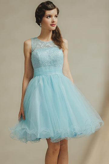 Robe simple courte au genou en tulle à jupe évasée