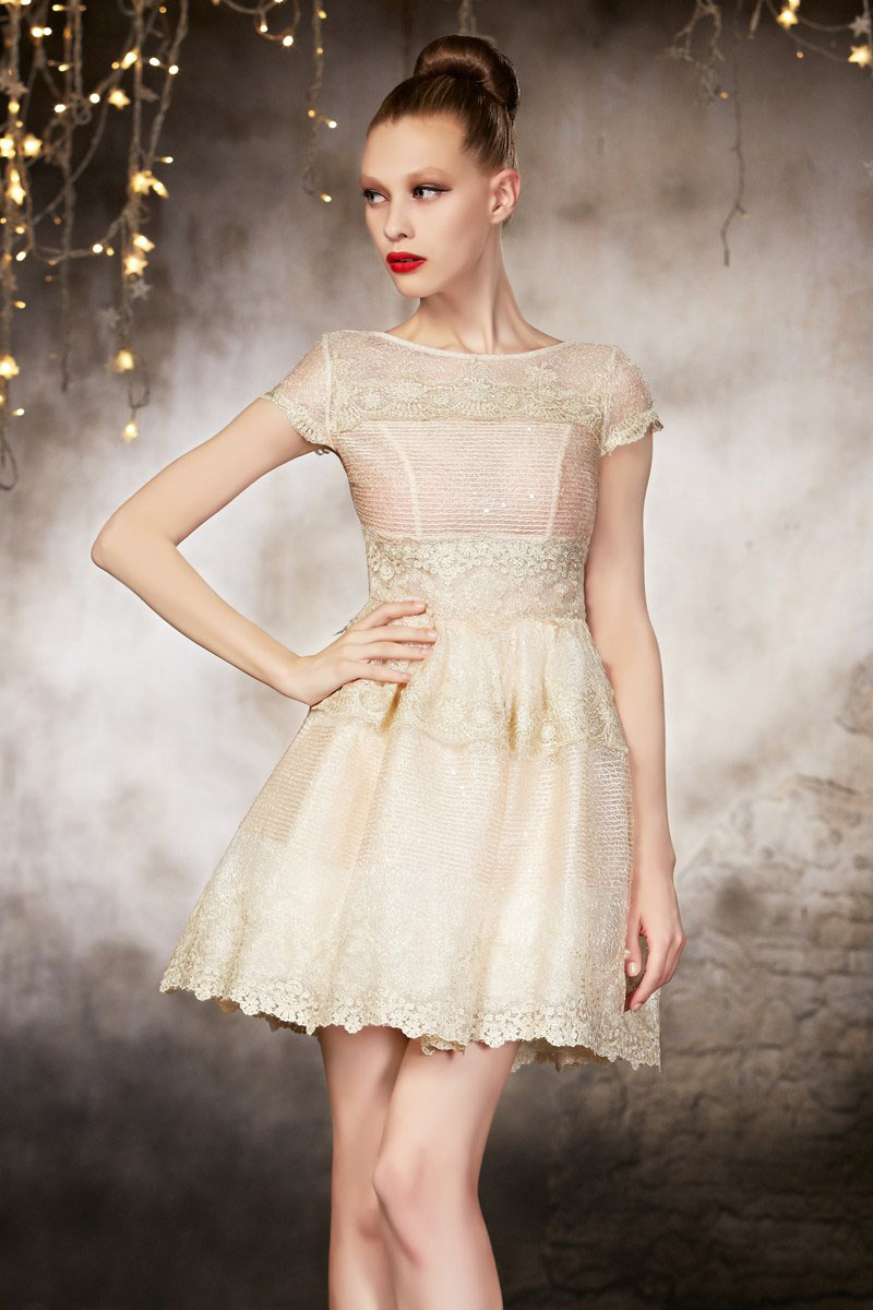 Robe courte pour soirée en dentelle à jupe évasée