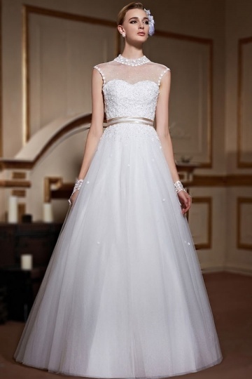 Robe de mariage princesse en tulle embellie de fleurettes & dentelles