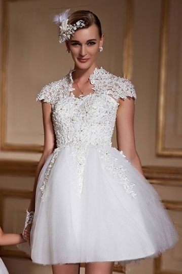 Coco Robe de mariée courte princesse avec faux boléro en dentelle appliquée