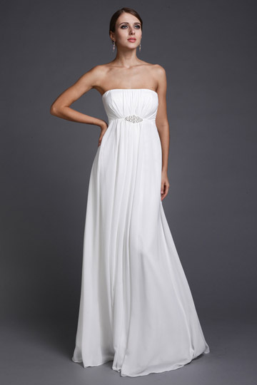 1 Une robe blanche pour l'occasion spéciale