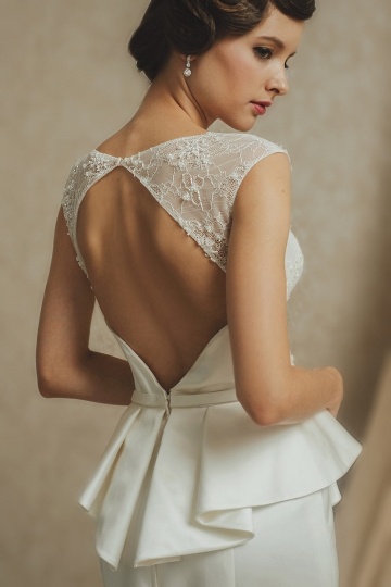 Robe mariée péplum à dos ouvert