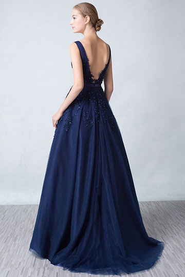 Robe soirée princesse bleu nuit dos décolleté en V appliquée de dentelle guipure Robe soirée princesse bleu nuit dos décolleté en V appliquée de dentelle guipure