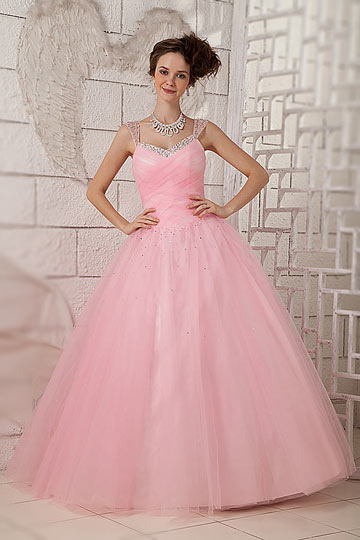 Robe rose pâle avec bretelles ornées de sequins