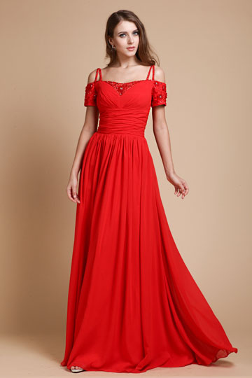 Robe avec épaule dégagée fonctionne pour les femmes de larges épaules ? 6 Robe avec épaule dégagée fonctionne pour les femmes de larges épaules ?