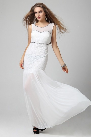 1 Une robe blanche pour l'occasion spéciale
