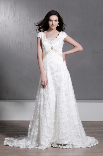 Robe de mariée avec manches courtes en dentelle