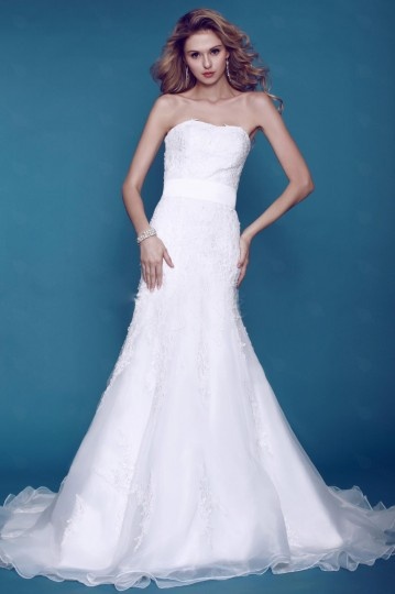 Robe de mariée bustier avec appliques délicates