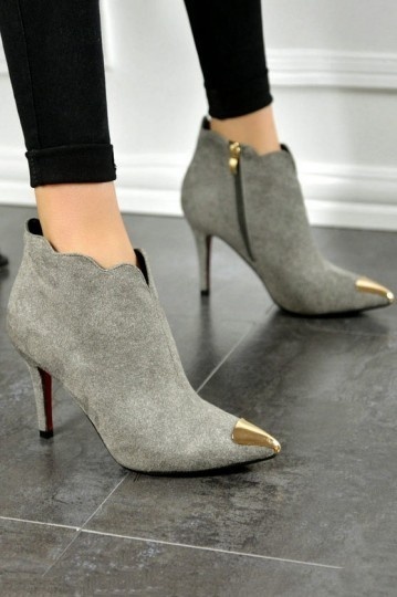 Low boots velours tige festonne à bout métallique