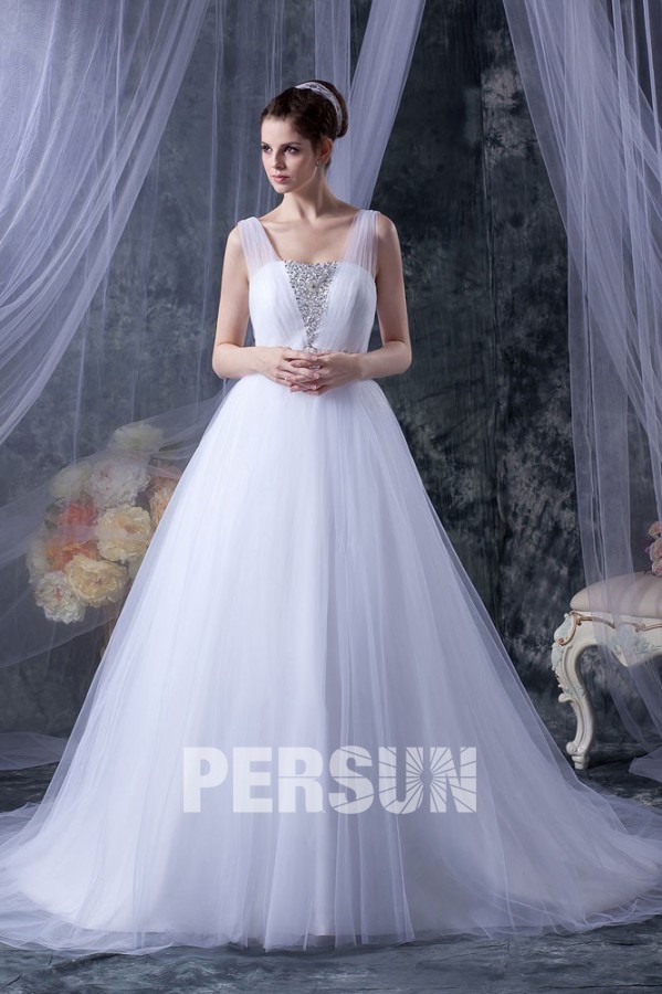 Robe de mariage princesse décoleeté carré avec bretelle en tulle ornée de bijoux