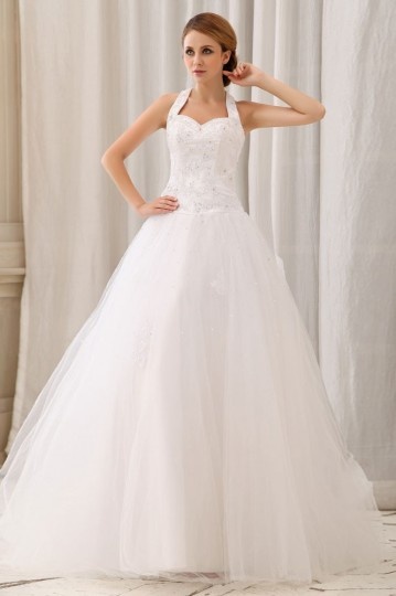 Robe longue de mariée décolleté en cœur avec bretelle au cou ornée de applique et paillette