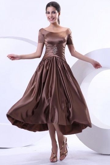 Robe marron mère de la mariée encolure bateau ornée de bijoux