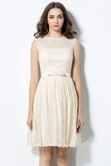Robe de cérémonie courte en dentelle chic