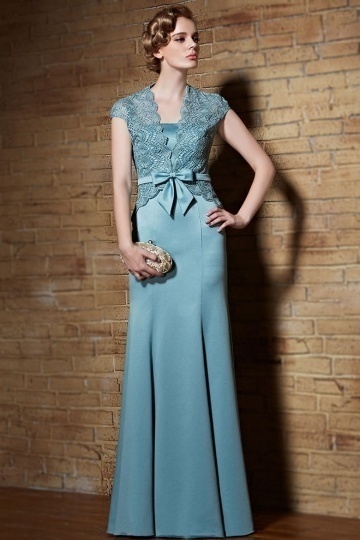 Robe de soirée chic en bleu clair avec boléro en dentelle guipure