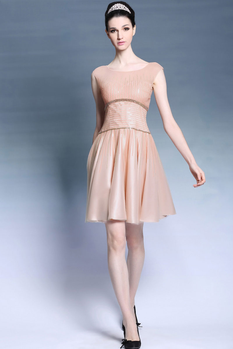 Robe de soirée courte de couleur chair en tulle