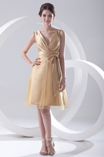 Robe de bal courte col V dotée d'un noeud<br />